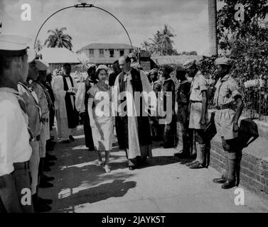 Princess Margaret, accompanied by an unidentified clergyman, arrives at church in Spanish Town, Jamaica, to attend services, Feb. 20. February 21, 1955. (Photo by Associated Press Photo). Stock Photo