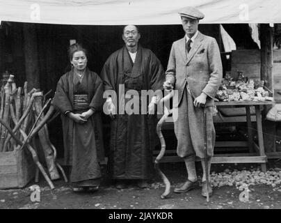 Central Press Coronation Series -- In 1922, at Nikko, Japan. King Edward VIII (as Prince of Wales) bought a native stall a walking stick he considered 'Suitable for Harry Lauder'. December 28, 1936. (Photo by Central Press Photos Ltd.). Stock Photo