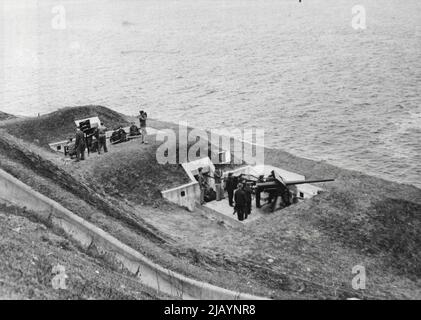 Members of Battery 'F' of the 9th Coast artillery practice with a 3-inch rapid-firing gun with 15-lb shells at Fort Strong, on Long Island, overlooking Boston Harbor. April 27, 1941. (Photo by Acme). Stock Photo