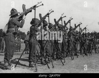 New Zealand Troops On Manoeuvres -- A Bren gun squad at anti-aircraft practice somewhere in England. November 12, 1940. (Photo by London News Agency Photos). Stock Photo