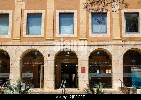 Tarragona, Spain. 28th May, 2022. View of the façade of the Congress Palace Antiga Audiencia de Tarragona. The old city of Tarragona, protected by Roman walls, has kept its medieval aesthetics. The old buildings are being restored to preserve the style of the time and become an essential visit for tourists. The summer of 2022 has seen a very important number of reservations and the doubling of the capacity of cruise ships in the port of Tarragona. Credit: SOPA Images Limited/Alamy Live News Stock Photo