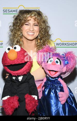 Tori Kelly poses with Sesame Street characters Elmo and Abby Cadabby ...