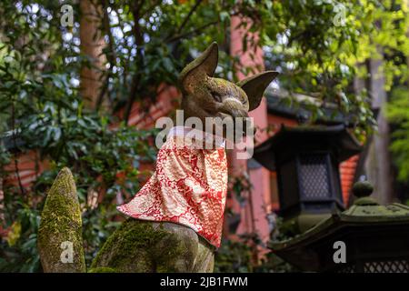 Stone fox sculpture in Inariyama mt. in Fushimi Inari-taisha. Foxes (kitsune), regarded as the messengers in Japan, are often found in Inari shrines Stock Photo