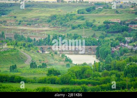 8 May 2022 Diyarbakir Turkey. Ten eyed ongozlu bridge on Dicle river in Diyarbakir view from City walls Stock Photo
