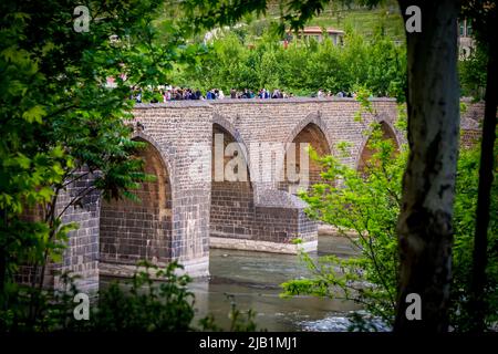8 May 2022 Diyarbakir Turkey. Ten eyed ongozlu bridge on Dicle river in Diyarbakir Stock Photo