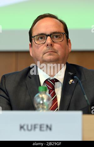 Essen, Germany. 02nd June, 2022. Thomas Kufen (CDU, r), Lord Mayor of  Essen, speaks during a press conference. Thomas Eiskirch (SPD), Lord Mayor  of Bochum, sits next to him. The NRW Association