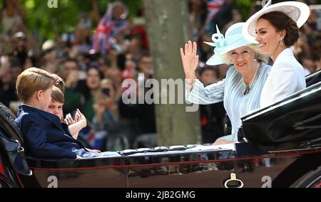 June 2nd, 2022. London, UK. The Duchess of Cambridge, The Duchess of Cornwall, Prince George, Princess Charlotte, Prince Louis riding in a carriage during Trooping the Colour, part of the Platinum Jubilee celebrations. Credit: Doug Peters/EMPICS/Alamy Live News Stock Photo