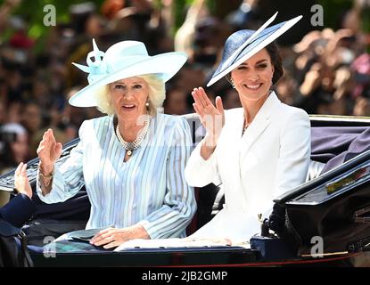 June 2nd, 2022. London, UK. The Duchess of Cambridge, The Duchess of Cornwall, Prince George, Princess Charlotte, Prince Louis riding in a carriage during Trooping the Colour, part of the Platinum Jubilee celebrations. Credit: Doug Peters/EMPICS/Alamy Live News Stock Photo