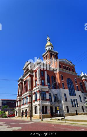 Dubuque County Courthouse in Dubuque, Iowa Stock Photo - Alamy