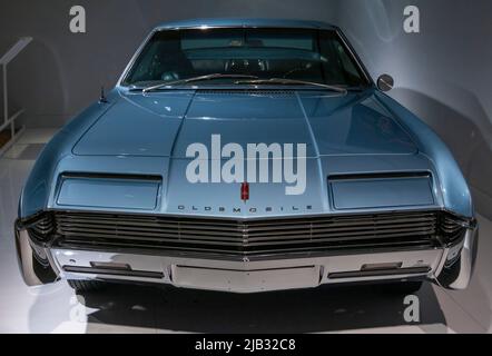 ヘッドライト開閉　AUTO PILEN OLDSMOBILE TORONADO Headlight opening/closing AUTO PILEN OLDSMOBILE TORONADO