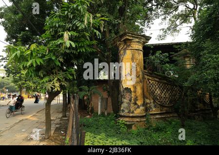 Dhaka, Bangladesh. 31st May, 2022. Dhaka Gate at Dhaka University area also known as Mir Jumla's Gate or Ramna Gate, a monument believed to be built by Mir Jumla II and enlisted as one of the oldest Mughal architectures in Dhaka. This gate is considered as one of the integral parts of the history of Dhaka. (Credit Image: © Md Manik/SOPA Images via ZUMA Press Wire) Stock Photo