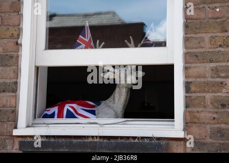 Windsor, Berkshire, UK. 2nd June, 2022. Windsor was packed with locals, tourists and visitors today celebrating Her Majesty the Queen's Platinum Jubilee. Credit: Maureen McLean/Alamy Live News Stock Photo