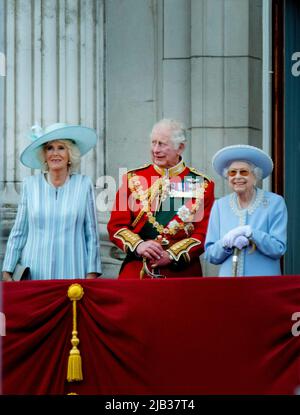 Queen Elizabeth II Prince Charles and Camilla, Duchess of Cornwall at the balcony of Buckingham Palace in London, on June 02, 2022, to attend Trooping the colour, part of the Queen's Platinum Jubilee celebrations Albert Nieboer/Netherlands OUT/Point de Vue OUT Stock Photo