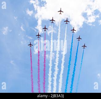 London, UK. 02nd June, 2022. The Red Arrows perform a flypast during The Platinum Jubilee of Elizabeth II being celebrated. Photographed by Credit: Michael Tubi/Alamy Live News Stock Photo