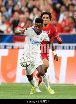 Junior VINICIUS (Real) action, behind Trent ALEXANDER-ARNOLD (LFC) Soccer Champions League Final 2022, Liverpool FC (LFC) - Real Madrid (Real) 0: 1, on May 28th, 2022 in Paris/France. Â Stock Photo