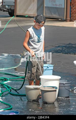 Teen church group has a donation car wash to help victims of Katrina Hurricane in LA Gulf Coast of USA Stock Photo