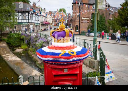 Lymm, Cheshire, UK. 2nd June 2022. Thursday evening 2 June 2022 - Crowds gathered around the Lower Dam in Lymm, Cheshire, England, to celebrate the Queen's Platinum Jubilee where one of many beacons around the country was lit Credit: John Hopkins/Alamy Live News Stock Photo
