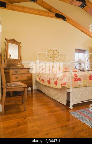 Bedroom brass headboard hi-res stock photography and images - Alamy