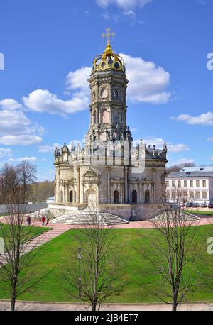 Dubrovitsy, Podolsk, Russia, 05.01.2022. Znamenskaya Orthodox Church in spring. The church under the golden crown, a monument in the style of Naryshki Stock Photo