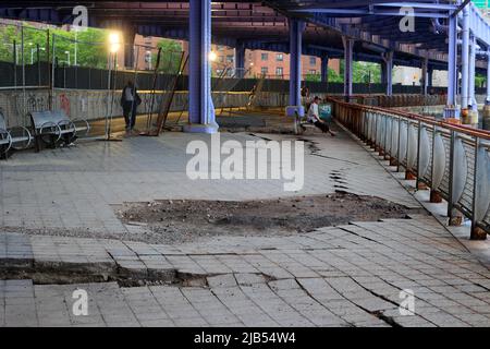 Crumbling infrastructure on the East River Greenwaynear Catherine Slip, New York, NY, May 22, 2022. Fenced off for years, and unrepaired, a vital ... Stock Photo