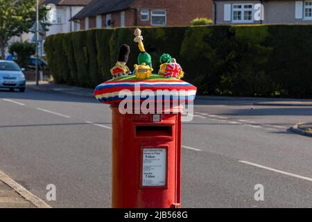 Kent, UK. 02nd June, 2022. To celebrate the Queen's Platinum Jubilee, residents of Bourne Vale in Bromley, Kent, have knitted a tea cosy for their local post box. The topper features a corgi, Grenadier Guard, union jack flag, crown and a tiny Queen. (Photo by Phil Lewis/SOPA Images/Sipa USA) Credit: Sipa USA/Alamy Live News Stock Photo