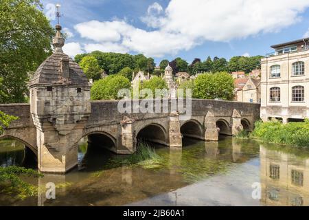 Bradford on Avon historic medieval stone town bridge which is a Grade 1 listed building over the River Avon, Wiltshire, England, UK Stock Photo