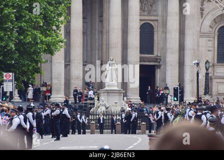 London, UK. 3rd June 2022. Thanksgiving service at St Paul's Cathedral on the second day of The Queen's Platinum Jubilee Weekend. Credit: Vuk Valcic/Alamy Live News Stock Photo