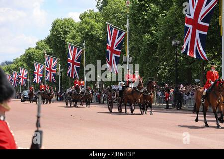 2 June 2022 - Royal carriages procession along the Mall in London during Queen Elizabeth's platinum jubilee at the Trooping of the Colour Stock Photo