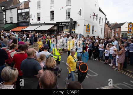Bridgnorth, UK. 3rd June 2022: People enjoying themselves at Bridgnorth Carnival in the Shropshire Town of Bridgnorth, UK.  This is the first time for four years that the Carnival has taken place due to weather in 2019 and Covid in 2020.  The event this year coincided with the Queen's Platinum Jubliee Credit Richard O'Donoghue/Alamy Live News