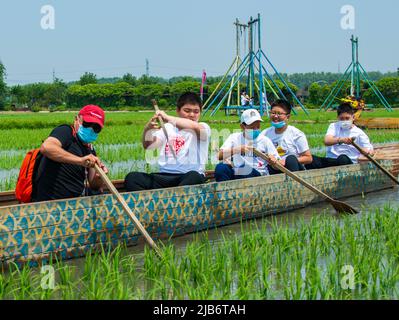 SHENYANG, CHINA - JUNE 3, 2022 - A mud dragon boat race is held at daomeng Space in Shenyang, Liaoning Province, China, June 3, 2022. In the Xibo town Stock Photo