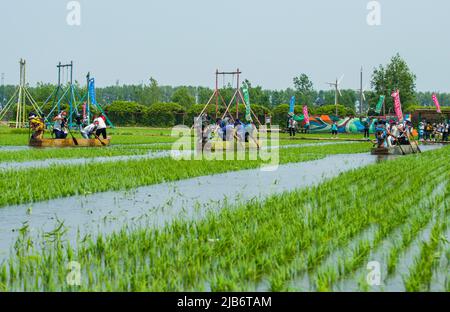 SHENYANG, CHINA - JUNE 3, 2022 - A mud dragon boat race is held at daomeng Space in Shenyang, Liaoning Province, China, June 3, 2022. In the Xibo town Stock Photo