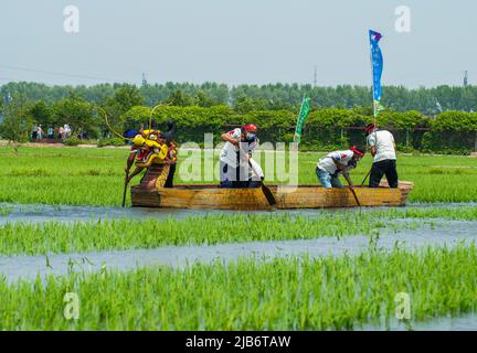 SHENYANG, CHINA - JUNE 3, 2022 - A mud dragon boat race is held at daomeng Space in Shenyang, Liaoning Province, China, June 3, 2022. In the Xibo town Stock Photo