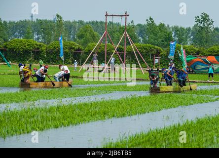 SHENYANG, CHINA - JUNE 3, 2022 - A mud dragon boat race is held at daomeng Space in Shenyang, Liaoning Province, China, June 3, 2022. In the Xibo town Stock Photo