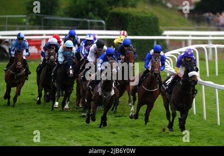 Runners and riders in action during The World Pool Handicap on Ladies Day during the Cazoo Derby Festival 2022 at Epsom Racecourse, Surrey. Picture date: Friday June 3, 2022. Stock Photo