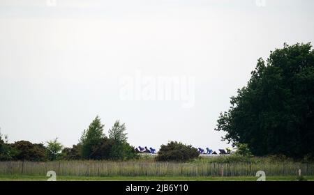 Runners and riders in action during World Pool Handicap on Ladies Day during the Cazoo Derby Festival 2022 at Epsom Racecourse, Surrey. Picture date: Friday June 3, 2022. Stock Photo