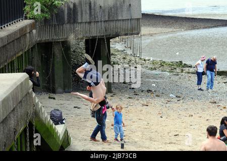 London, UK. 3rd June, 2022. People enjoy the sunshine on South Bank of Thames on Jubilee bank holiday. Credit: JOHNNY ARMSTEAD/Alamy Live News Stock Photo