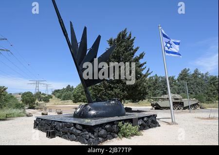 ISRAEL, Golan heights, war memorial for six day war and Jom Kippur war between Syria and Israel , memorial with old battle tank / ISRAEL, Golanhöhen, Kriegsdenkmal für den Krieg zwischen Israel und Syrien, Sechstagekrieg 1967 und Jom Kippur Krieg, alter Panzer Stock Photo