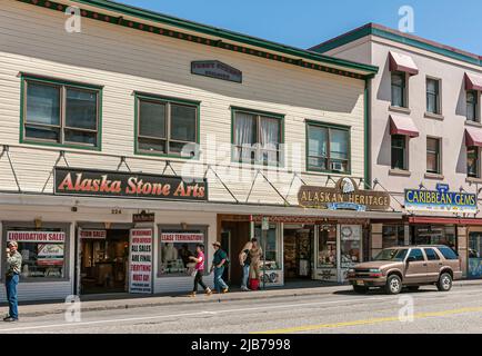 Ketchikan, Alaska, USA - July 17, 2011: Part of Front street featuring retail business buildings selling gems, artifacts, heritage, and more. Car, bil Stock Photo