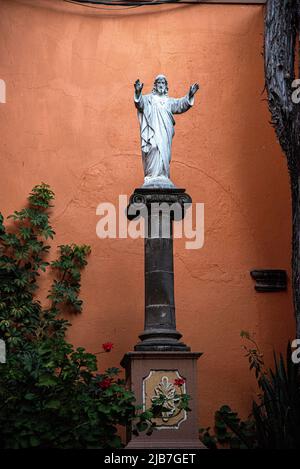 A statue of Jesus on a pedestal, outside an urban mall, San Miguel de Allende, Mexico. Stock Photo