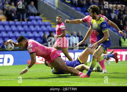 Leeds Rhinos' David Fusitu'a scores his side's seventh try of the game during the Betfred Super League match at the Halliwell Jones Stadium, Warrington. Picture date: Friday June 3, 2022. Stock Photo