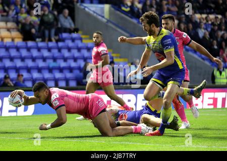 Leeds Rhinos' David Fusitu'a scores his side's seventh try of the game during the Betfred Super League match at the Halliwell Jones Stadium, Warrington. Picture date: Friday June 3, 2022. Stock Photo