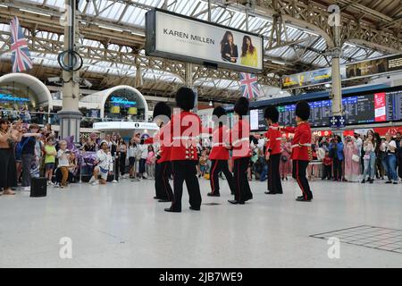 London, UK. 3rd June, 2022. A flashmob, dressed-up as the Queen's Guards entertained members of the public at Victoria Railway Station during the Jubilee Bank Holiday. The dancers performed to a variety of well-known pop songs, including Gangnam Style, YMCA and Single Ladies by Beyonce. Credit: Eleventh Hour Photography/Alamy Live News Stock Photo