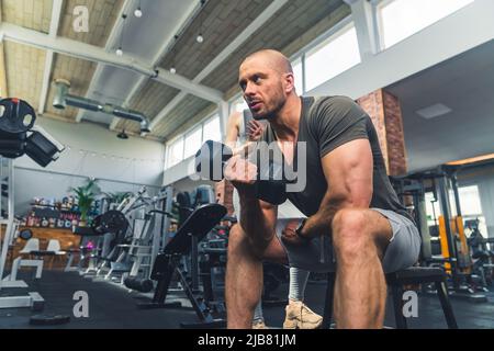Bicep curl free weights training fitness man outside working out arms  lifting dumbbells doing biceps curls. Fit man arm exercise workout  exercising Stock Photo - Alamy