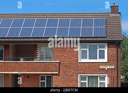 Chiltern Place Warringon Solar PV, off Winwick Road, Cheshire, WA1, England, UK Stock Photo