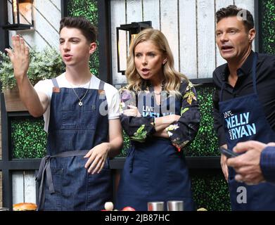 June 02, 2022.Eitan Bernath, Kelly Ripa, Ryan Seacrest, on Live with