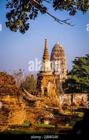 Wat Phra Mahathat temple with head statue trapped in bodhi tree in Phra Nakhon Si Ayutthaya, Thailand Stock Photo