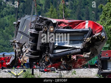 Garmisch Partenkirchen, Germany. 04th June, 2022. Rescue workers lifted one of the carriages after a serious train accident. At least four people were killed in the accident. A regional express derailed in the popular Upper Bavarian vacation region on its way from Garmisch to Munich. Credit: Sven Hoppe/dpa/Alamy Live News Stock Photo