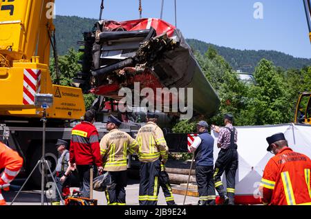 Garmisch Partenkirchen, Germany. 04th June, 2022. Rescue workers lifted one of the carriages after a serious train accident. At least four people were killed in the accident. A regional express derailed in the popular Upper Bavarian vacation region on its way from Garmisch to Munich. Credit: Sven Hoppe/dpa/Alamy Live News Stock Photo