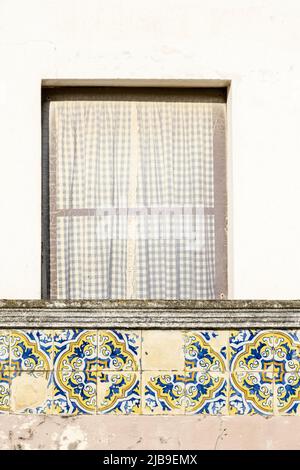 close up on a wall with azulejos ceramic tiles à Lagos, Algarve, Portugal Stock Photo