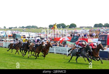 Bashkirova ridden by jockey Tom Marquand (right) on their way to winning the Princess Elizabeth Stakes (Sponsored by Cazoo) on Derby Day during the Cazoo Derby Festival 2022 at Epsom Racecourse, Surrey. Picture date: Saturday June 4, 2022. Stock Photo